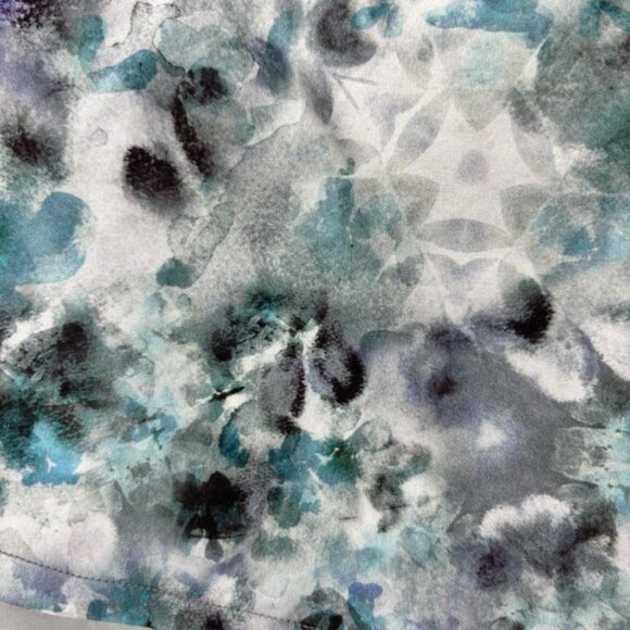 Lululemon Speed Up LowRise Short 2  5Kaleidofloral Multi  Blue Cast 8 - Picture 7 of 11